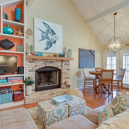 Osage Beach Home Screened Porch, Resort Amenities